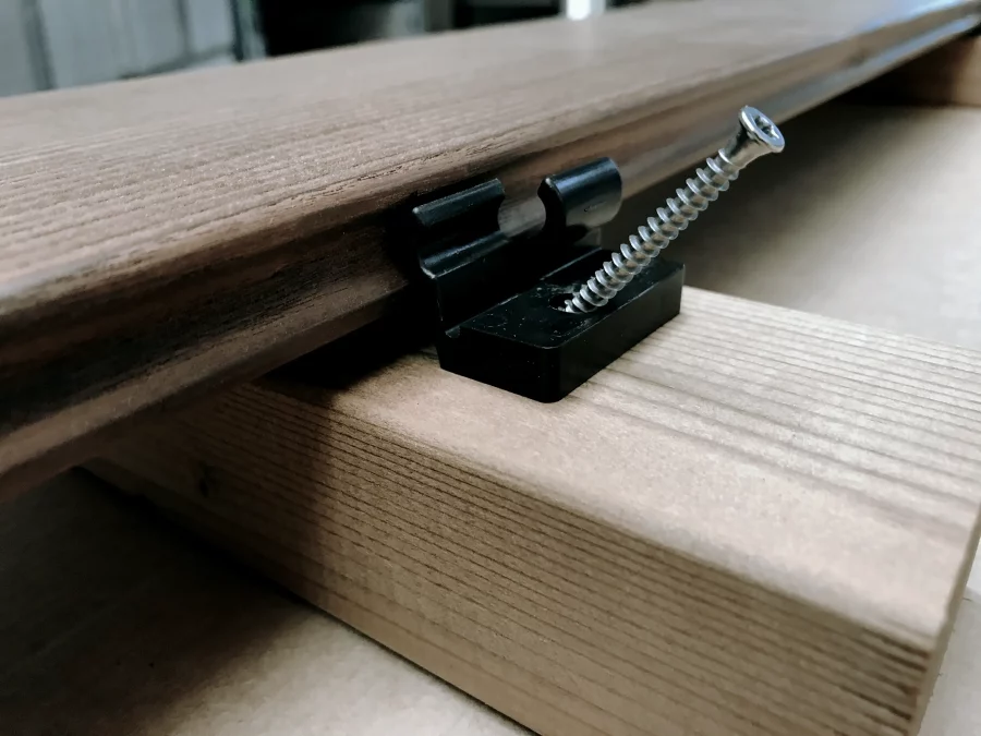 TENI terases stiprinājumi Owood