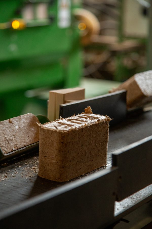 Apses un alkšņa brikešu ražošana