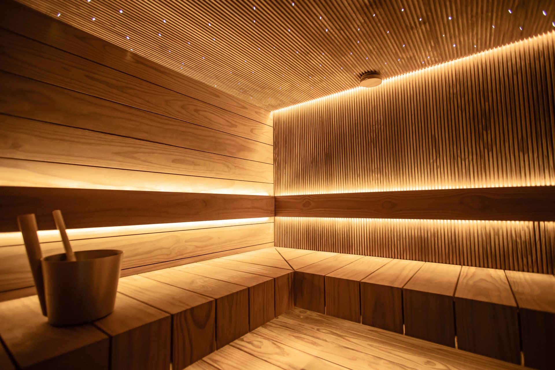 Modernas saunas dizains privētmājā