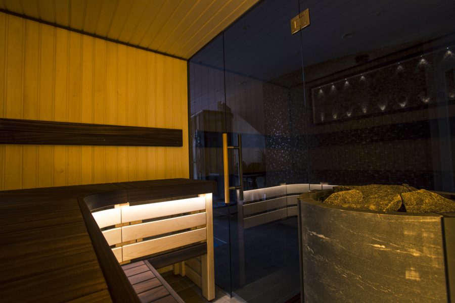 Moderna Apses un Termo apses pirts ar dizaina akcentiem