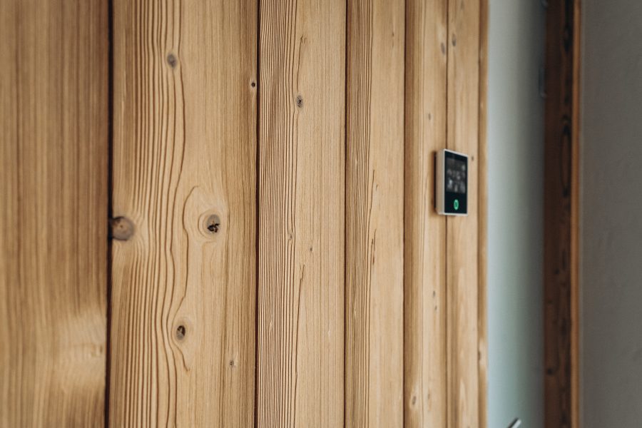 Termo egles dēļi interjera sienas apdarē